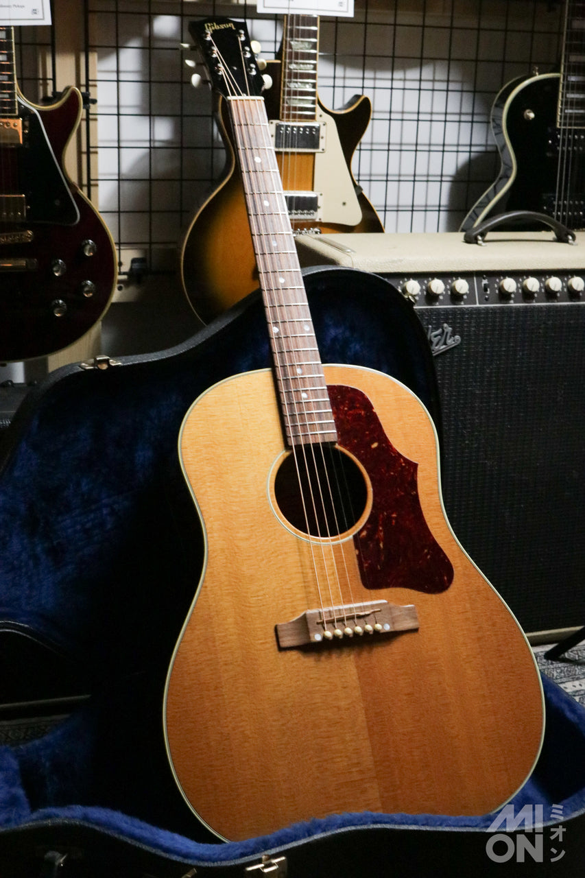 Gibson J-50 2006